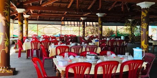 Không gian Nhà hàng Long Vĩ ở Phú Quý